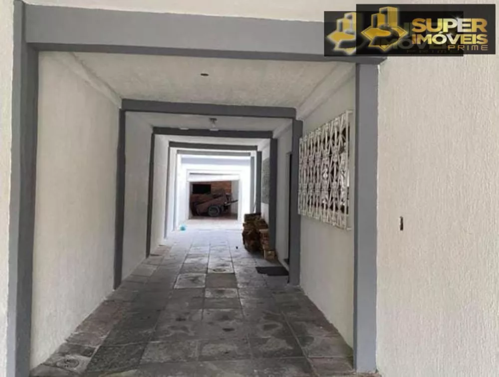 Casa à venda com 6 quartos, 300m² - Foto 3