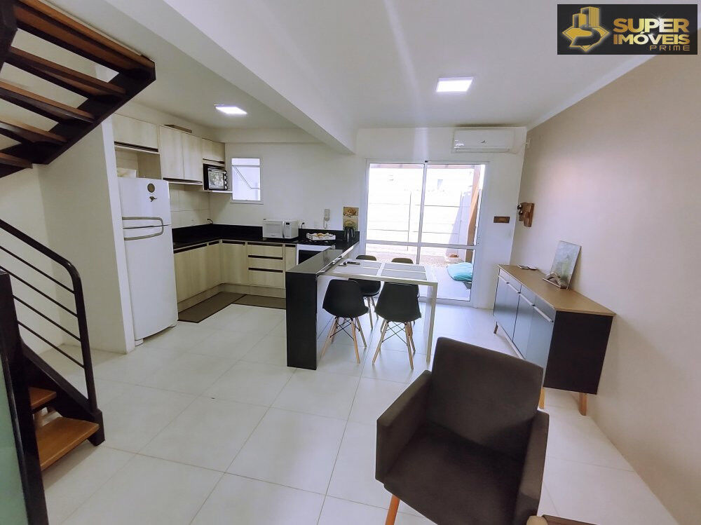 Casa à venda com 3 quartos, 91m² - Foto 1