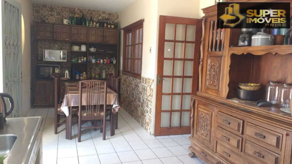 Casa à venda com 3 quartos, 330m² - Foto 1