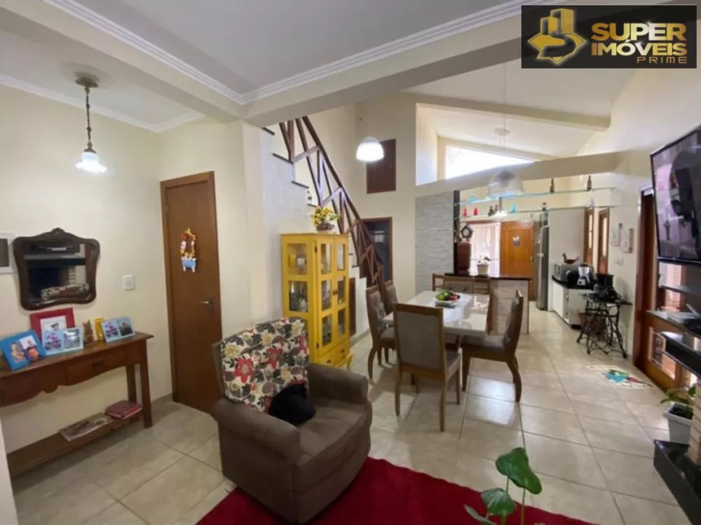 Casa à venda com 3 quartos, 450m² - Foto 1