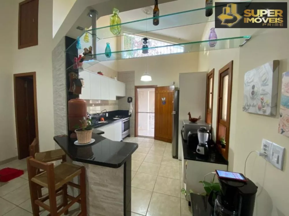 Casa à venda com 3 quartos, 450m² - Foto 2