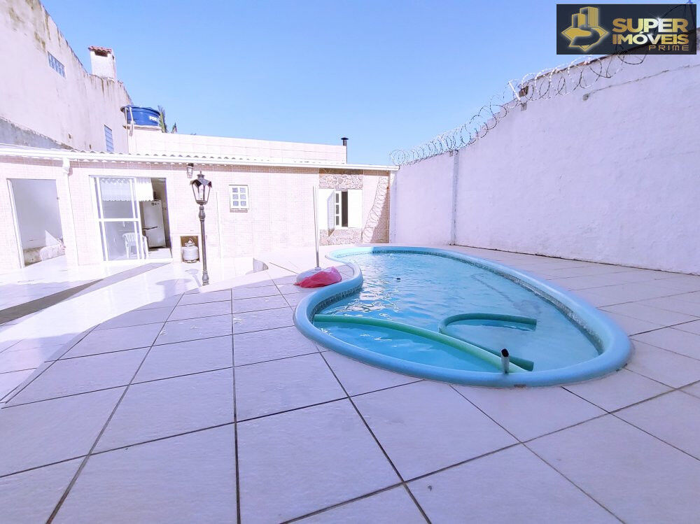 Casa à venda com 3 quartos, 300m² - Foto 2