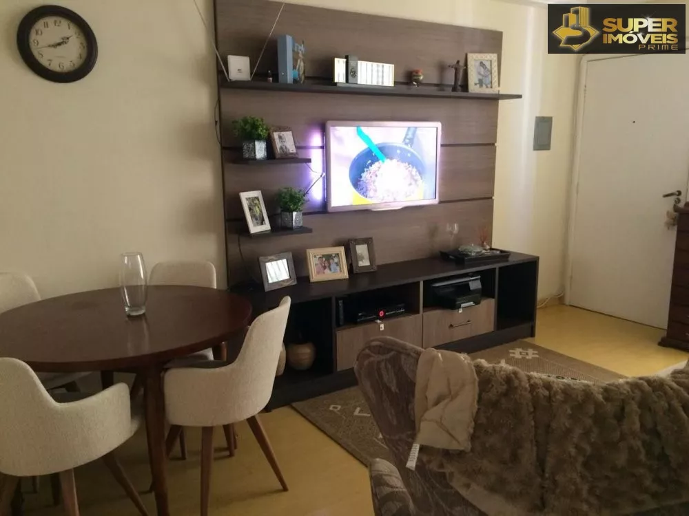 Apartamento à venda com 2 quartos, 62m² - Foto 2