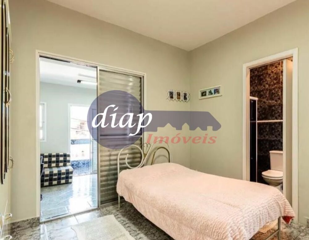 Casa à venda com 3 quartos, 200m² - Foto 2