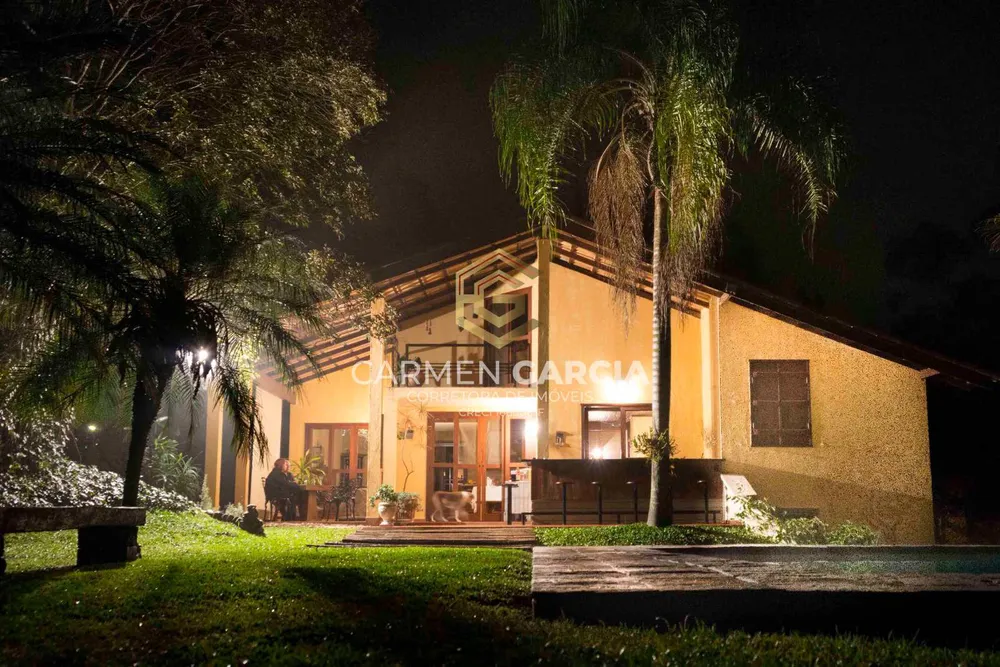Chácara, 4 quartos, 2131 m² - Foto 1