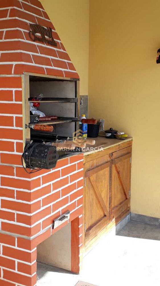 Casa à venda com 3 quartos, 1000m² - Foto 2