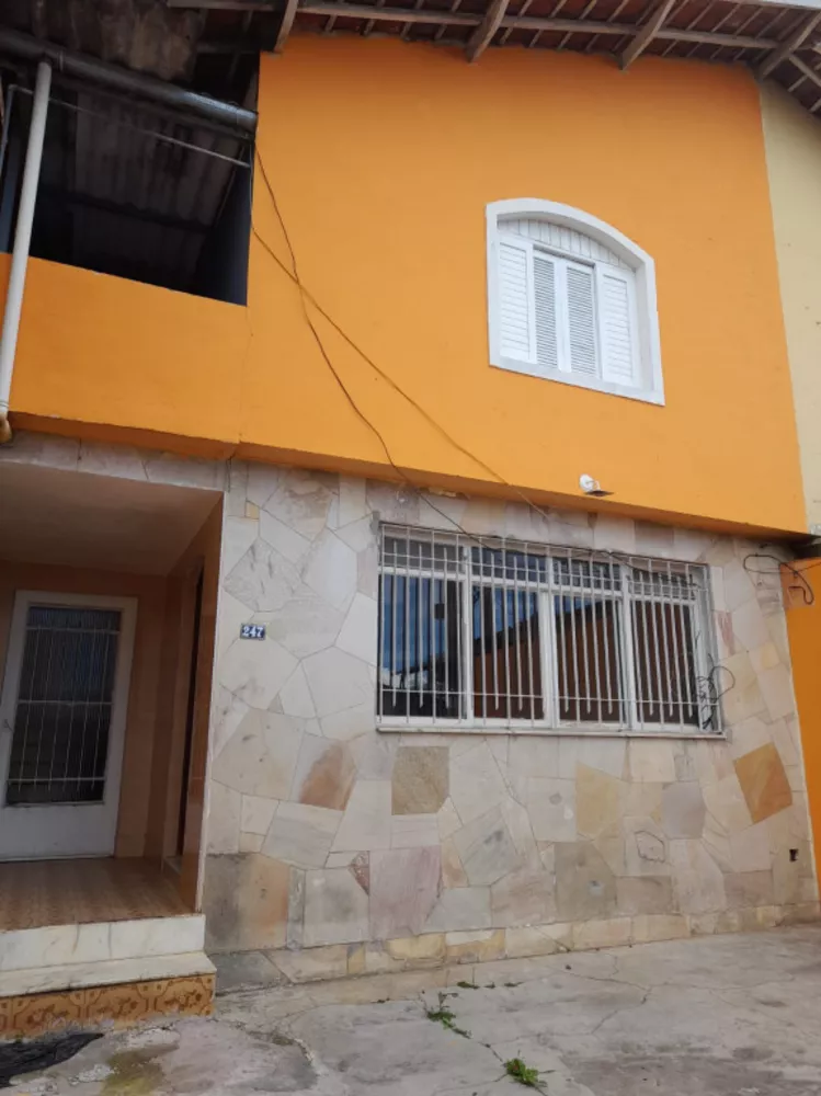 Casa à venda com 2 quartos, 125m² - Foto 1