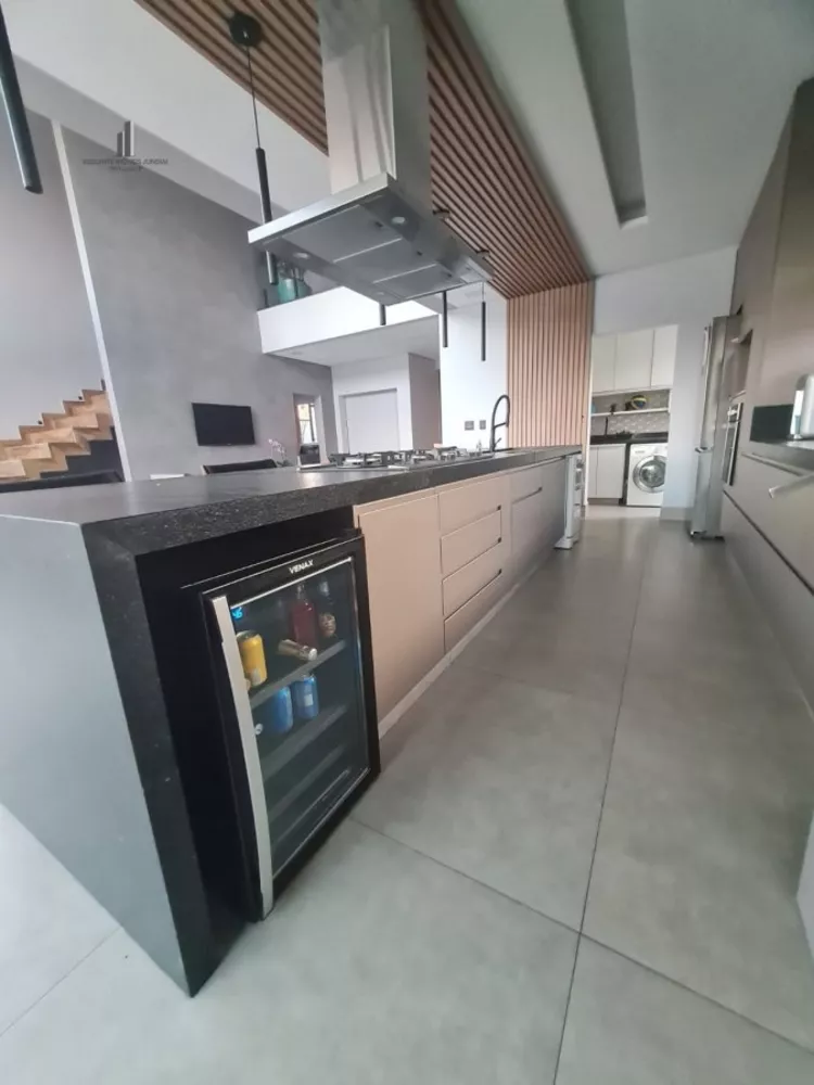 Casa à venda com 3 quartos, 250m² - Foto 4