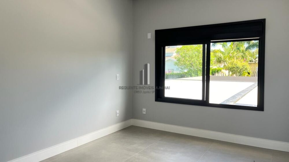 Casa de Condomínio à venda com 4 quartos, 333m² - Foto 2