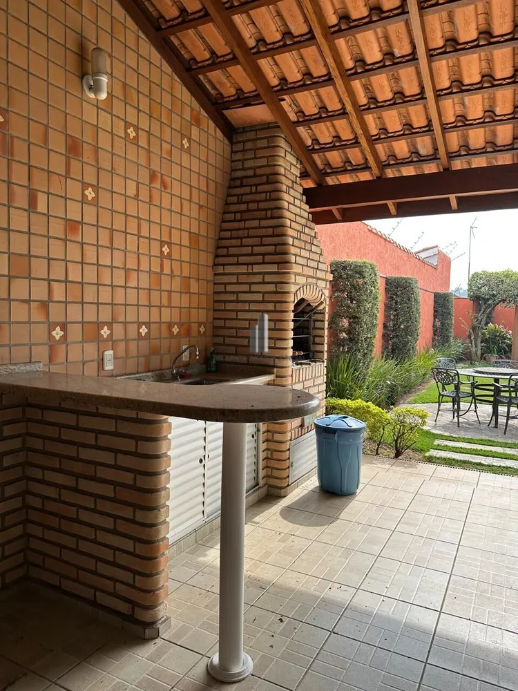 Casa, 3 quartos, 245 m² - Foto 2