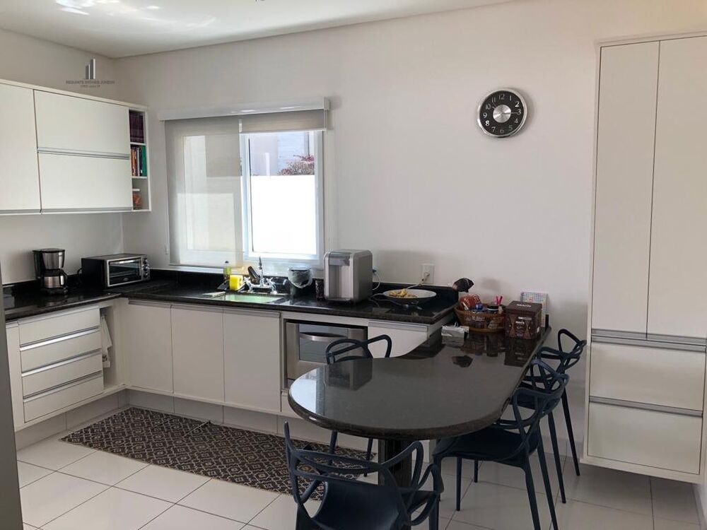 Casa, 3 quartos, 234 m² - Foto 1