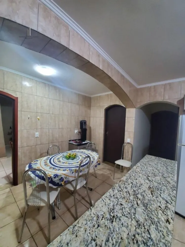 Casa, 4 quartos, 198 m² - Foto 2