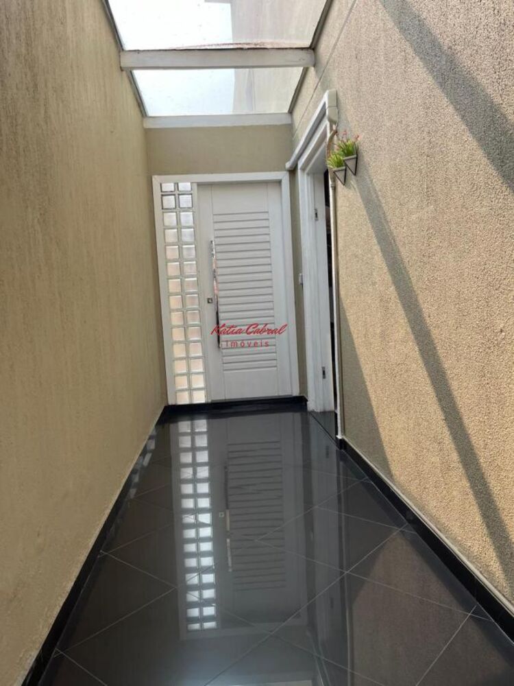 Sobrado à venda com 4 quartos, 220m² - Foto 2
