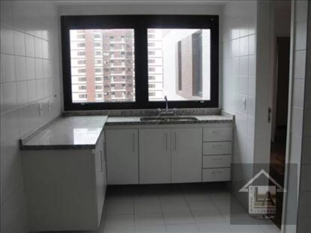 Apartamento à venda com 4 quartos, 209m² - Foto 3