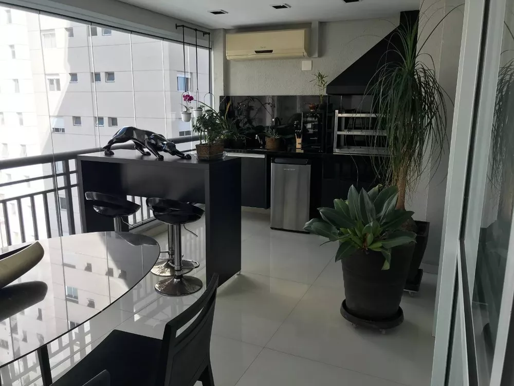 Apartamento à venda com 3 quartos, 136m² - Foto 1