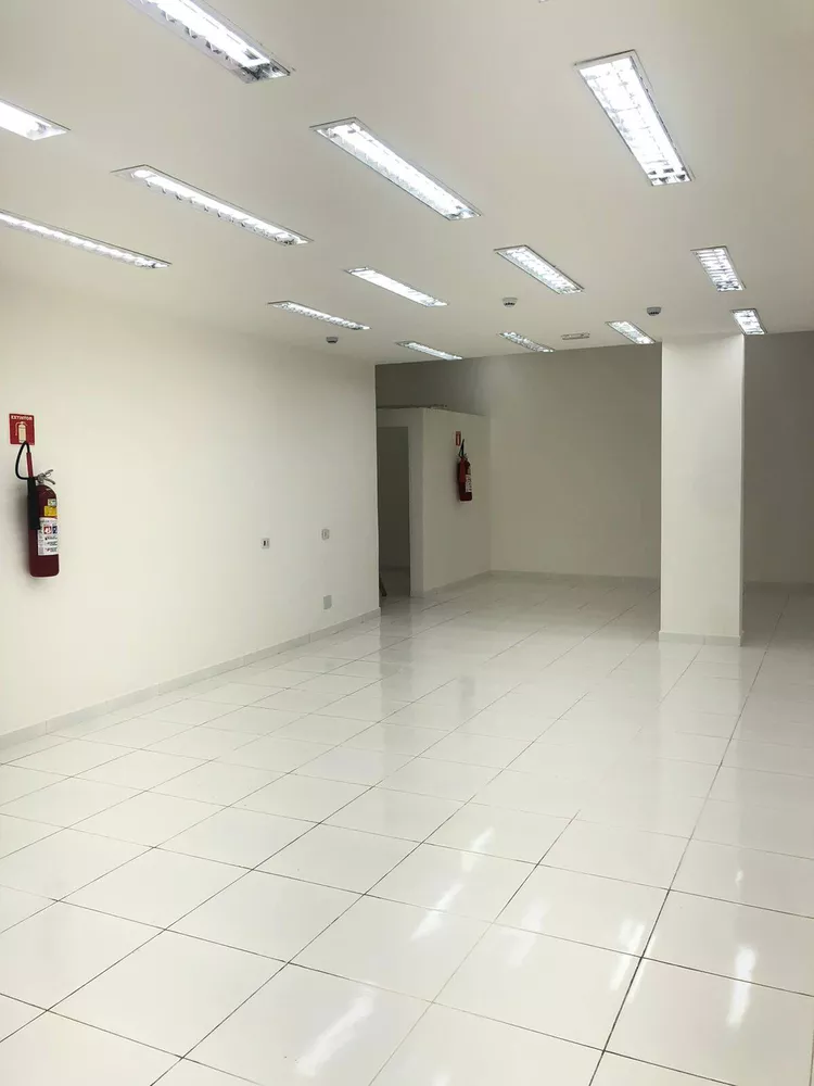 Apartamento para alugar com 1 quarto, 140m² - Foto 2