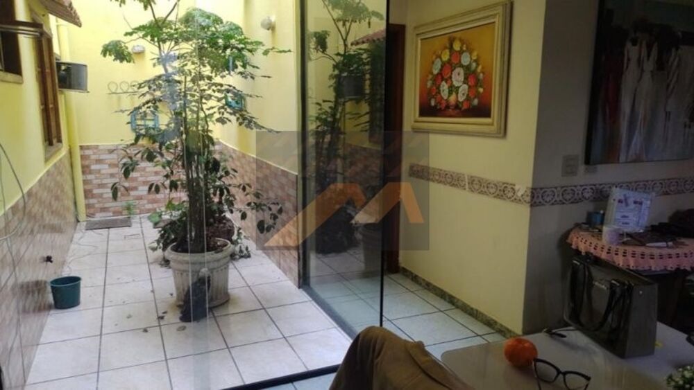 Casa à venda com 3 quartos, 193m² - Foto 2