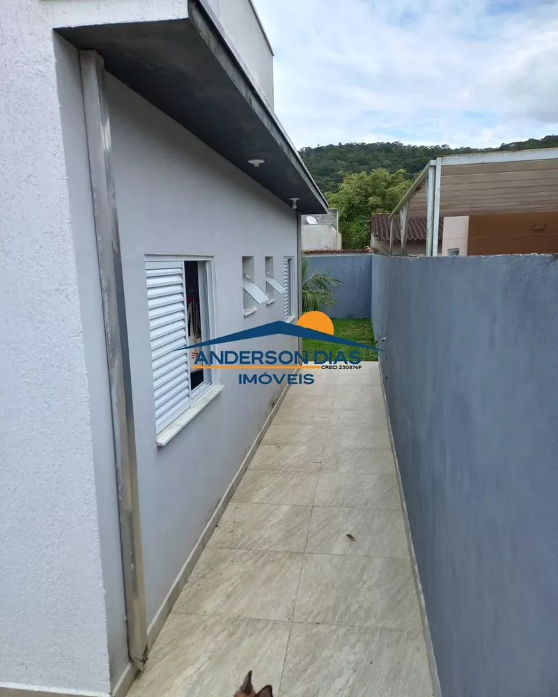 Casa à venda com 2 quartos, 65m² - Foto 4