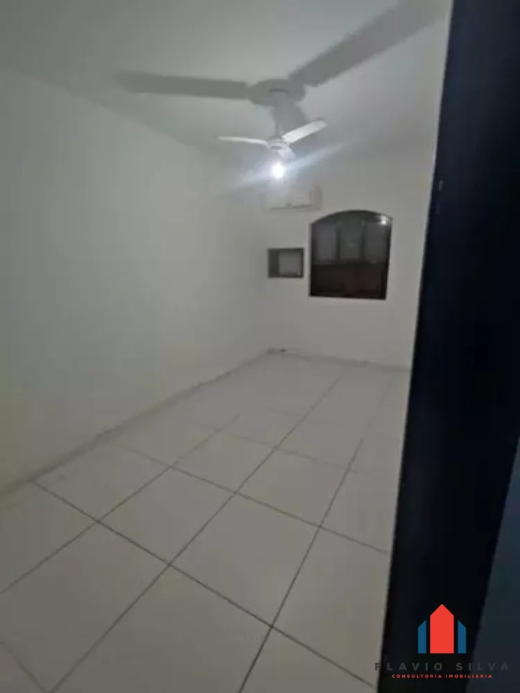 Casa à venda com 2 quartos, 60m² - Foto 2