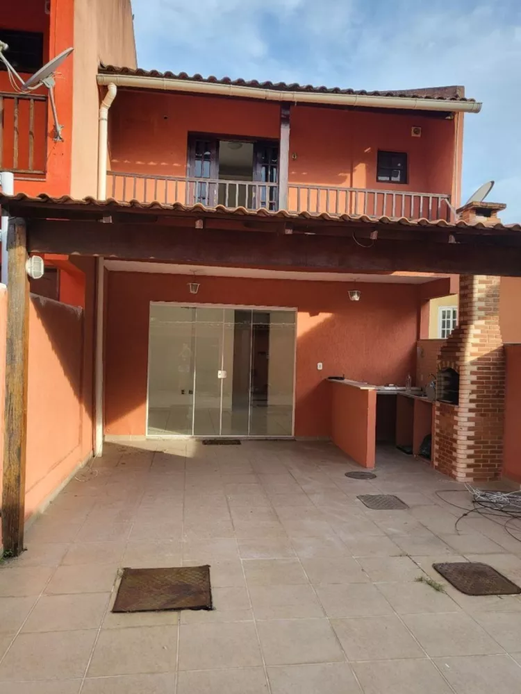 Casa à venda com 3 quartos, 260m² - Foto 1