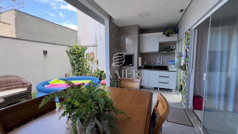 Casa à venda com 3 quartos, 175m² - Foto 2
