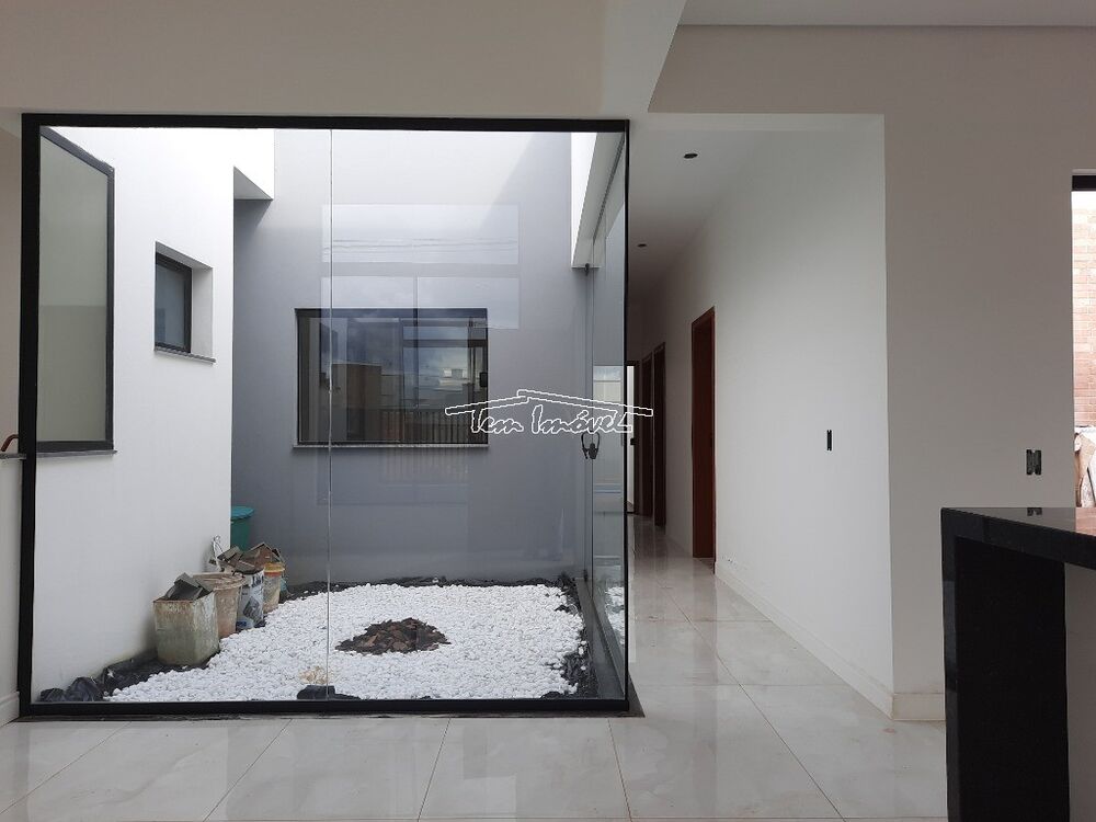Casa à venda com 3 quartos, 111m² - Foto 1