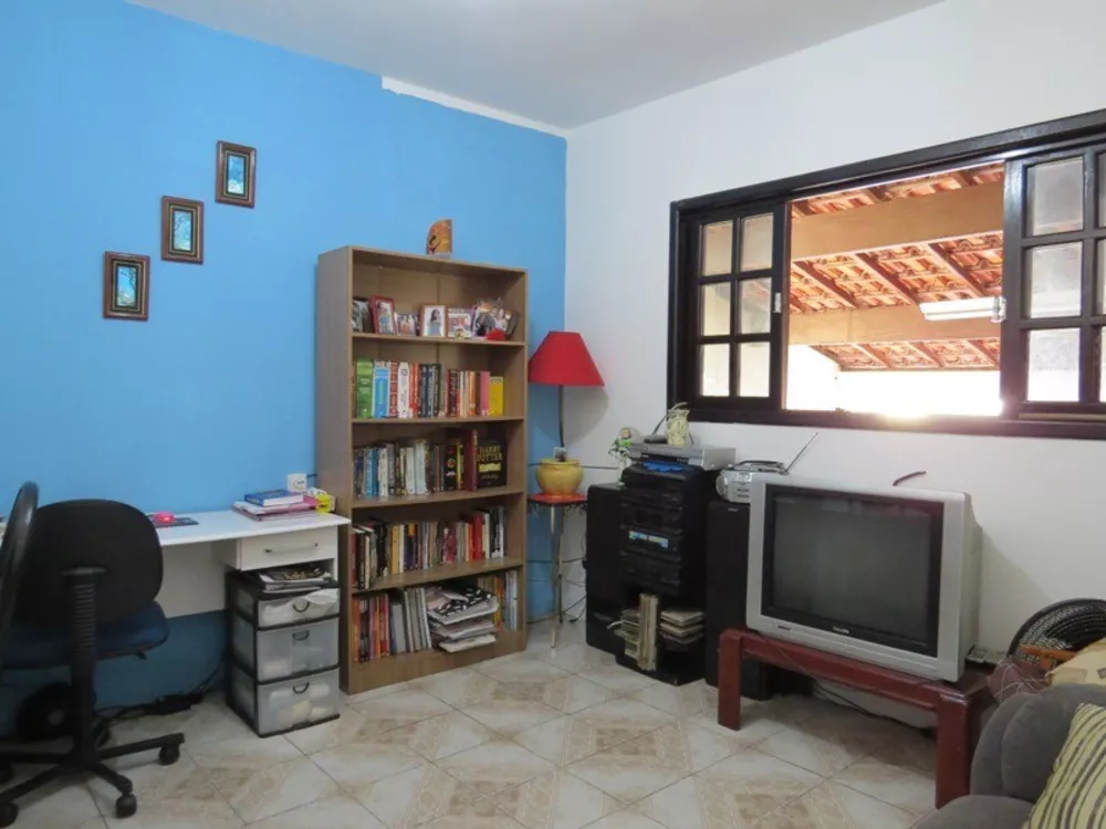 Casa à venda com 2 quartos, 79m² - Foto 2