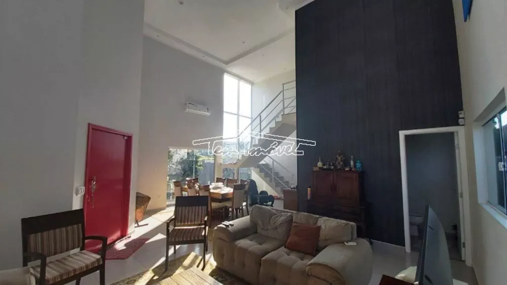 Casa à venda com 5 quartos, 260m² - Foto 1