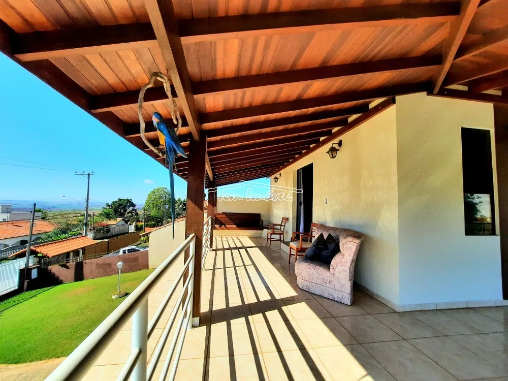 Chácara, 3 quartos, 1100 m² - Foto 1