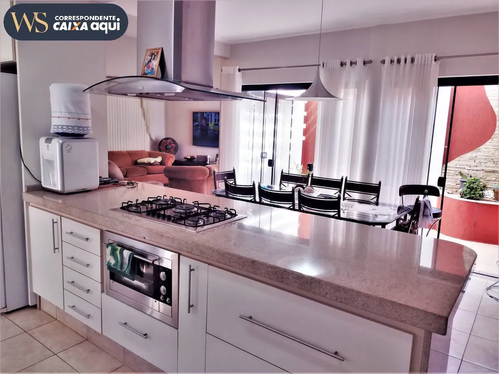 Casa, 4 quartos, 320 m² - Foto 1