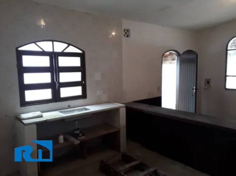 Casa à venda com 2 quartos, 100m² - Foto 2