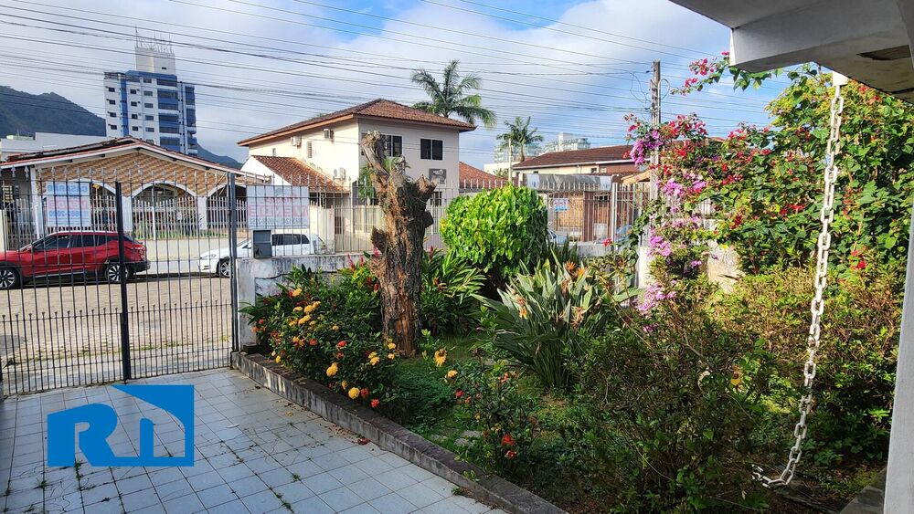 Casa à venda com 3 quartos, 314m² - Foto 1