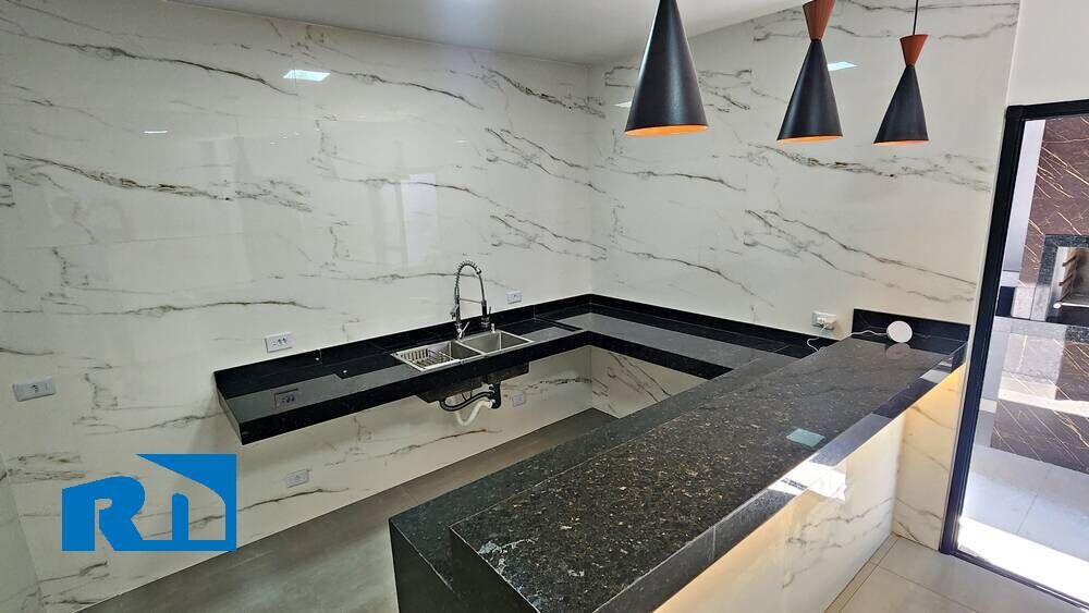 Casa, 3 quartos, 245 m² - Foto 1