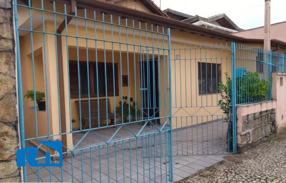 Casa à venda com 3 quartos, 200m² - Foto 1