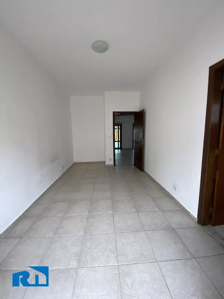 Casa à venda com 4 quartos, 240m² - Foto 3