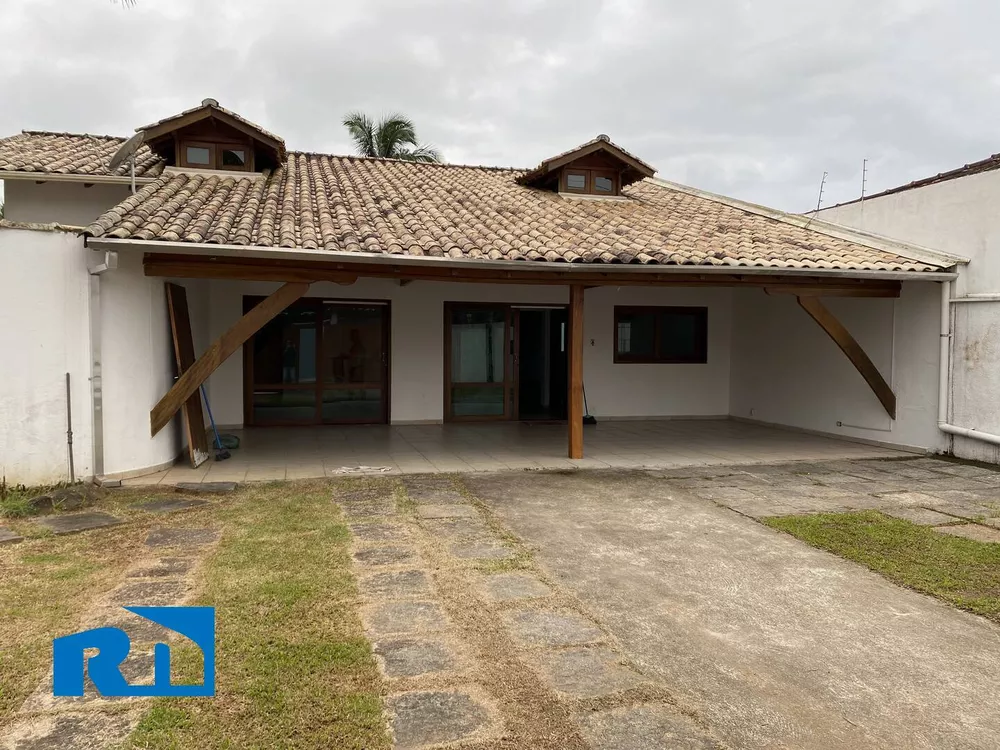 Casa à venda com 4 quartos, 240m² - Foto 1