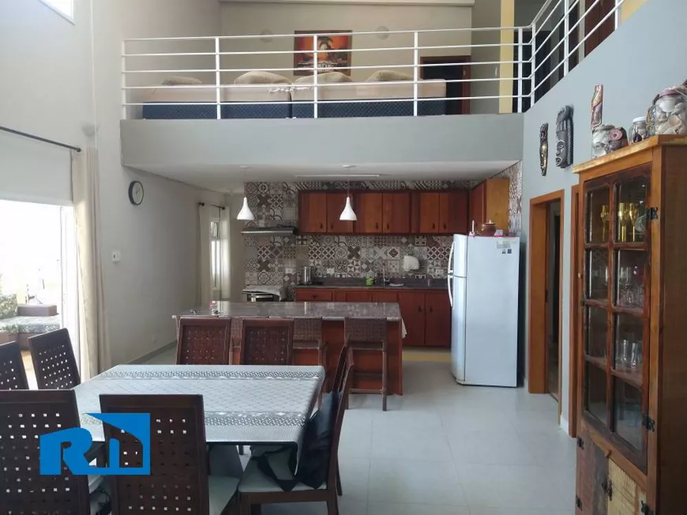 Casa à venda com 6 quartos, 300m² - Foto 2