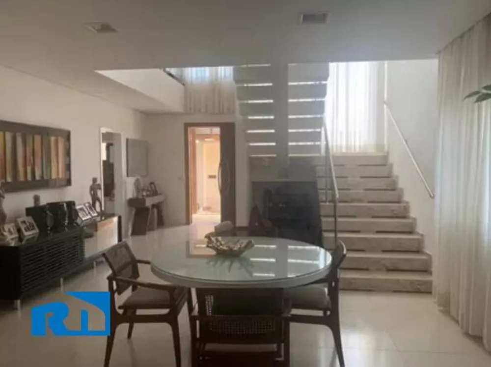 Casa à venda com 6 quartos, 360m² - Foto 1