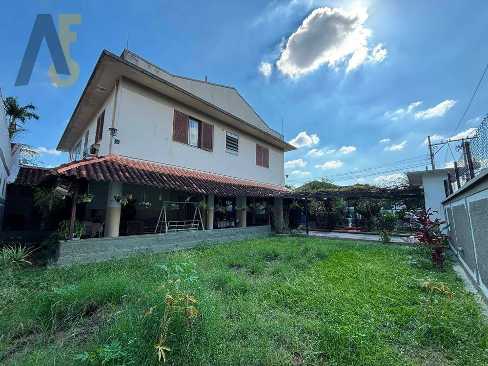Casa, 6 quartos, 670 m² - Foto 1