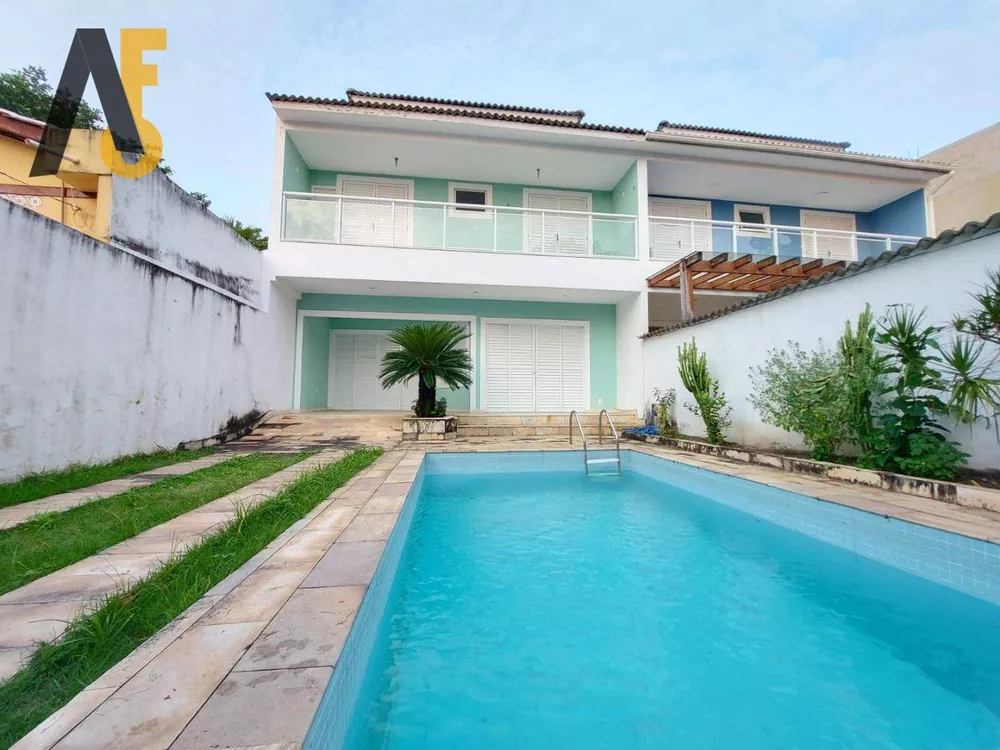 Casa à venda com 3 quartos, 224m² - Foto 2