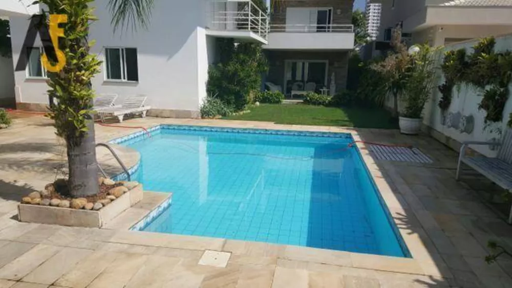 Casa de Condomínio à venda com 4 quartos, 600m² - Foto 2