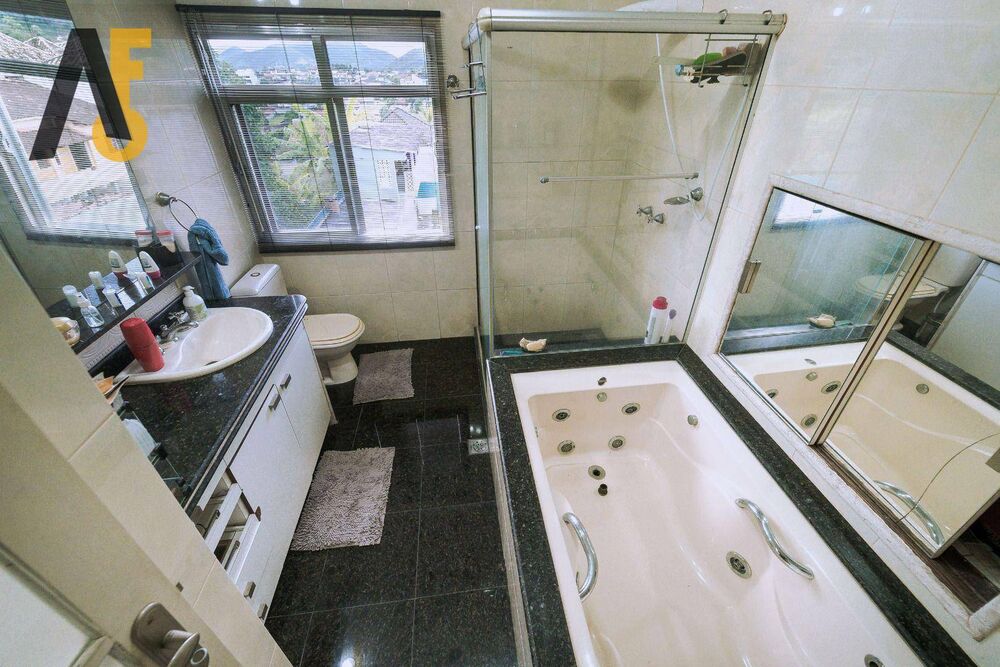 Casa à venda com 4 quartos, 258m² - Foto 4
