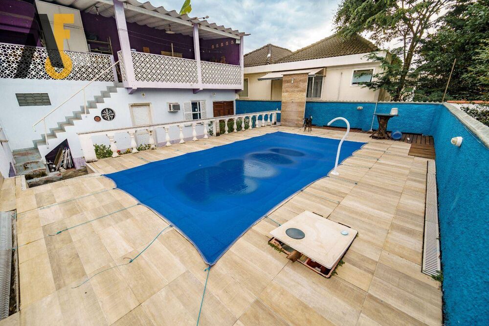 Casa à venda com 4 quartos, 258m² - Foto 2