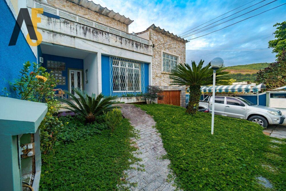 Casa à venda com 4 quartos, 258m² - Foto 3