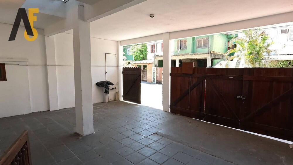 Casa de Condomínio à venda com 4 quartos, 249m² - Foto 1