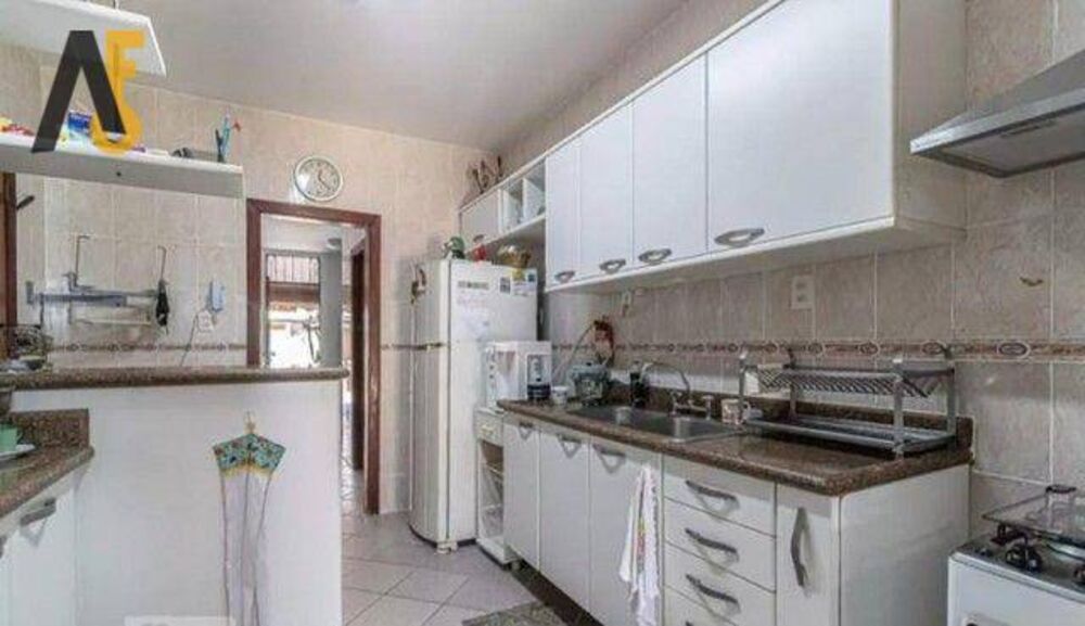 Casa de Condomínio à venda com 3 quartos, 241m² - Foto 1