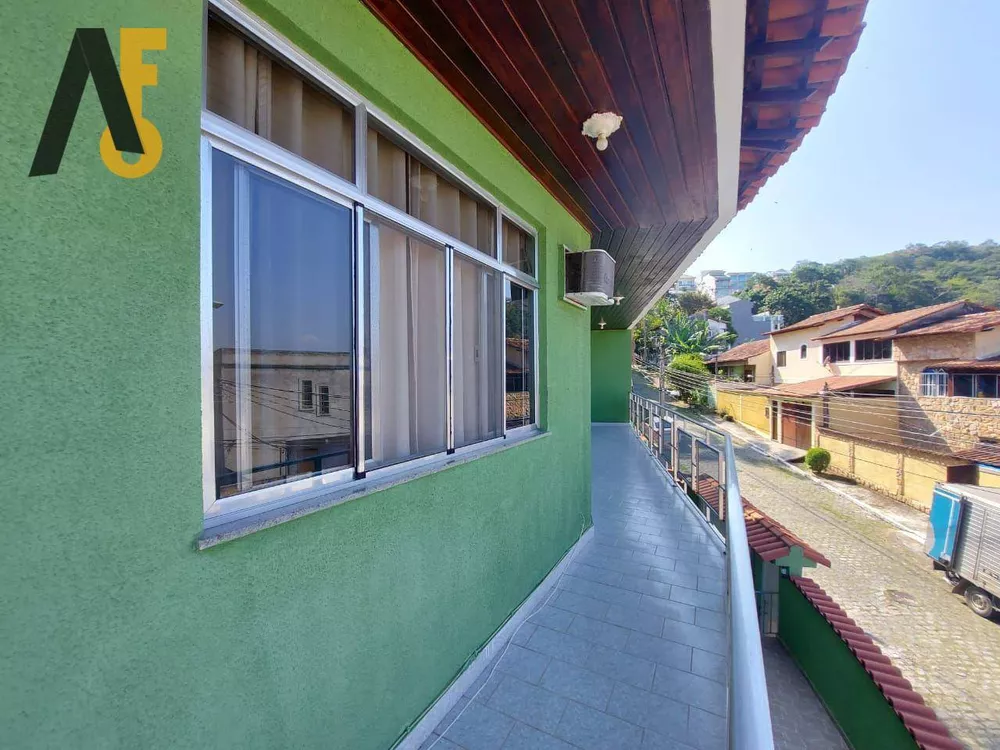 Casa à venda com 3 quartos, 178m² - Foto 1