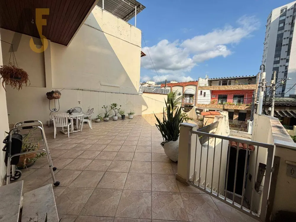 Casa, 6 quartos, 221 m² - Foto 4