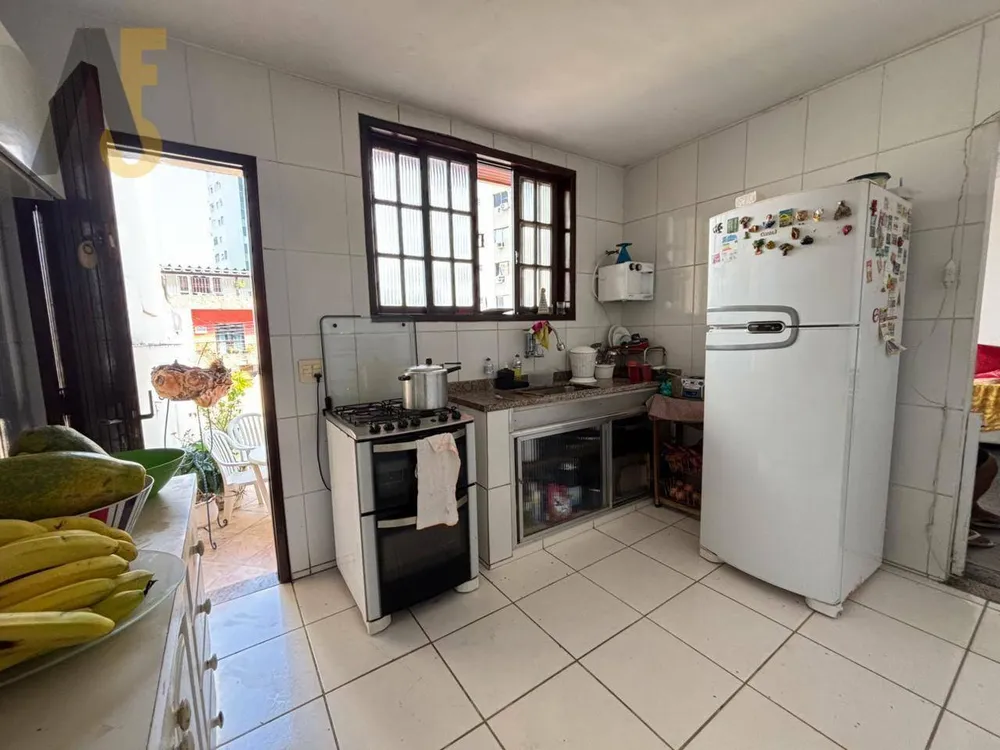 Casa, 6 quartos, 221 m² - Foto 1