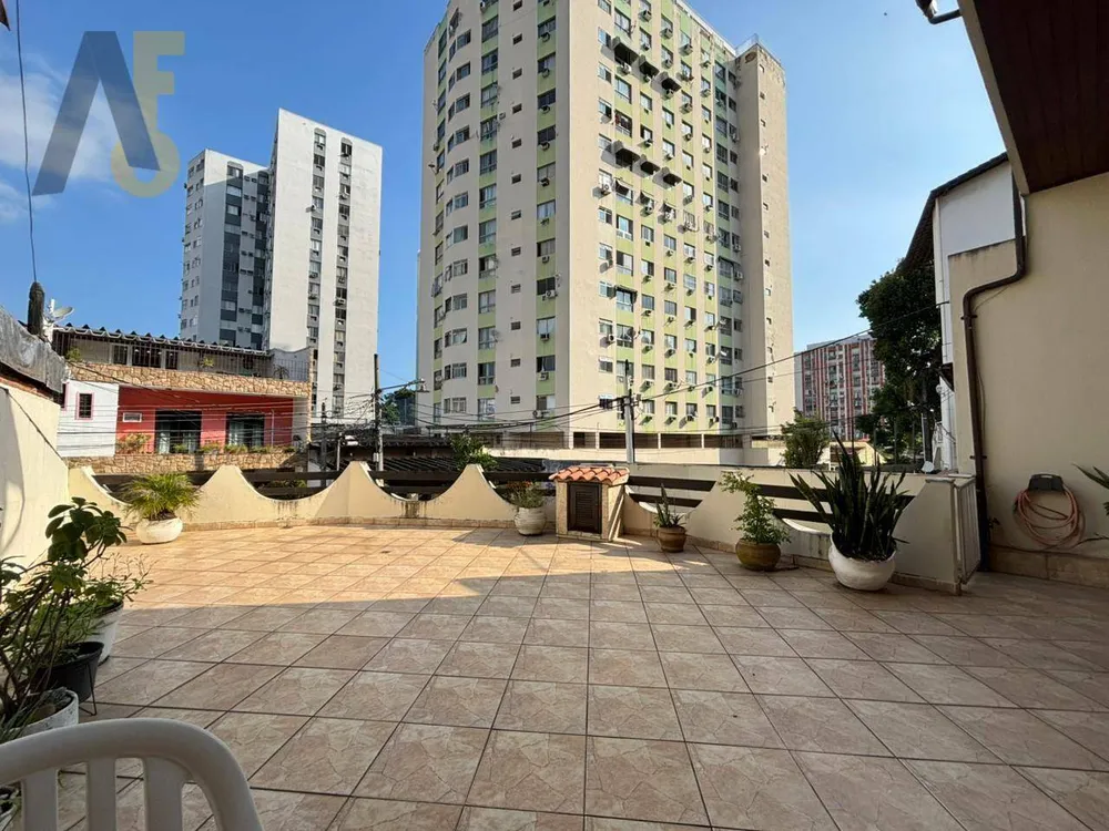 Casa, 6 quartos, 221 m² - Foto 3